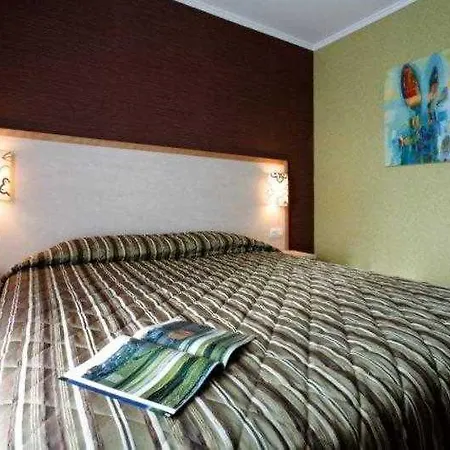 Hotel The Originals City, Armen Le Triton, 3*