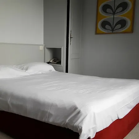 Hotel The Originals City, Armen Le Triton,